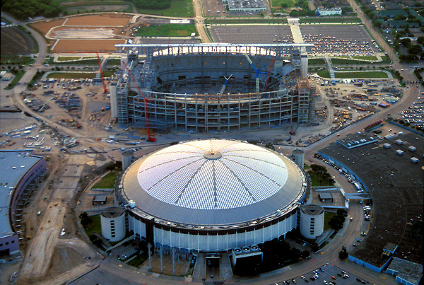 reliant-stadium-buliding.jpg