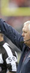 Wade Phillips helyettesíti Gary Kubiakot